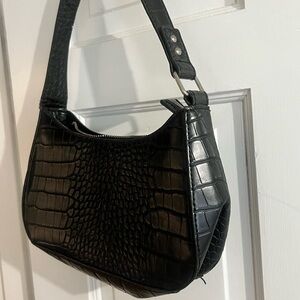 Simple Black Crocodile-Embossed Shoulder Bag